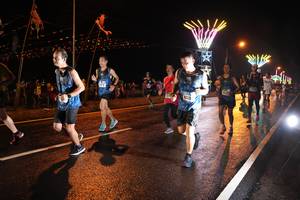 BIB: 4300
                            <button type="button" onclick="openModal(16576104)" class="btn btn-primary btn-sm float-right btn-popup" data-toggle="modal" data-target=".modal-high-quality">
                        <i class="fas fa-shopping-cart"></i> Add to Cart
                    </button>
                                            <button type="button" onclick="isThisMe(16576104, true)" class="btn btn-success btn-sm float-right btn-popup btn-isme hidden" data-toggle="tooltip" data-placement="bottom" title="นี่คือรูปของคุณใช่ไหม คลิกที่นี่เพื่อเอาเข้าอัลบั้ม">
                        <i class="fas fa-plus"></i> Add to album
                    </button>
                    <button type="button" onclick="isThisMe(16576104, false)" class="btn btn-warning btn-sm float-right btn-popup btn-isnotme hidden">
                        <i class="fas fa-ban"></i> Remove from album
                    </button>