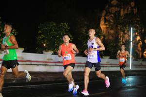 BIB: 20452, 910
                            <button type="button" onclick="openModal(16299328)" class="btn btn-primary btn-sm float-right btn-popup" data-toggle="modal" data-target=".modal-high-quality">
                        <i class="fas fa-shopping-cart"></i> Add to Cart
                    </button>
                                            <button type="button" onclick="isThisMe(16299328, true)" class="btn btn-success btn-sm float-right btn-popup btn-isme hidden" data-toggle="tooltip" data-placement="bottom" title="นี่คือรูปของคุณใช่ไหม คลิกที่นี่เพื่อเอาเข้าอัลบั้ม">
                        <i class="fas fa-plus"></i> Add to album
                    </button>
                    <button type="button" onclick="isThisMe(16299328, false)" class="btn btn-warning btn-sm float-right btn-popup btn-isnotme hidden">
                        <i class="fas fa-ban"></i> Remove from album
                    </button>