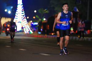 BIB: 642
                            <button type="button" onclick="openModal(16386924)" class="btn btn-primary btn-sm float-right btn-popup" data-toggle="modal" data-target=".modal-high-quality">
                        <i class="fas fa-shopping-cart"></i> Add to Cart
                    </button>
                                            <button type="button" onclick="isThisMe(16386924, true)" class="btn btn-success btn-sm float-right btn-popup btn-isme hidden" data-toggle="tooltip" data-placement="bottom" title="นี่คือรูปของคุณใช่ไหม คลิกที่นี่เพื่อเอาเข้าอัลบั้ม">
                        <i class="fas fa-plus"></i> Add to album
                    </button>
                    <button type="button" onclick="isThisMe(16386924, false)" class="btn btn-warning btn-sm float-right btn-popup btn-isnotme hidden">
                        <i class="fas fa-ban"></i> Remove from album
                    </button>