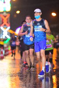 BIB: 4040, 4174
                            <button type="button" onclick="openModal(16658911)" class="btn btn-primary btn-sm float-right btn-popup" data-toggle="modal" data-target=".modal-high-quality">
                        <i class="fas fa-shopping-cart"></i> Add to Cart
                    </button>
                                            <button type="button" onclick="isThisMe(16658911, true)" class="btn btn-success btn-sm float-right btn-popup btn-isme hidden" data-toggle="tooltip" data-placement="bottom" title="นี่คือรูปของคุณใช่ไหม คลิกที่นี่เพื่อเอาเข้าอัลบั้ม">
                        <i class="fas fa-plus"></i> Add to album
                    </button>
                    <button type="button" onclick="isThisMe(16658911, false)" class="btn btn-warning btn-sm float-right btn-popup btn-isnotme hidden">
                        <i class="fas fa-ban"></i> Remove from album
                    </button>