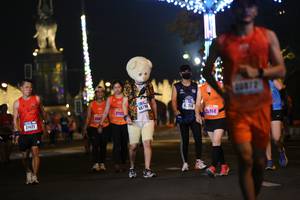 BIB: 40472, 40798, 214, 27172, 41971, 2364
                            <button type="button" onclick="openModal(16850893)" class="btn btn-primary btn-sm float-right btn-popup" data-toggle="modal" data-target=".modal-high-quality">
                        <i class="fas fa-shopping-cart"></i> Add to Cart
                    </button>
                                            <button type="button" onclick="isThisMe(16850893, true)" class="btn btn-success btn-sm float-right btn-popup btn-isme hidden" data-toggle="tooltip" data-placement="bottom" title="นี่คือรูปของคุณใช่ไหม คลิกที่นี่เพื่อเอาเข้าอัลบั้ม">
                        <i class="fas fa-plus"></i> Add to album
                    </button>
                    <button type="button" onclick="isThisMe(16850893, false)" class="btn btn-warning btn-sm float-right btn-popup btn-isnotme hidden">
                        <i class="fas fa-ban"></i> Remove from album
                    </button>