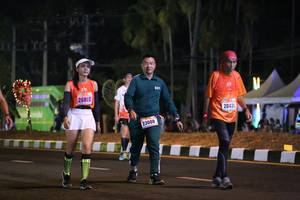 BIB: 26802, 20431, 23000
                            <button type="button" onclick="openModal(16849923)" class="btn btn-primary btn-sm float-right btn-popup" data-toggle="modal" data-target=".modal-high-quality">
                        <i class="fas fa-shopping-cart"></i> Add to Cart
                    </button>
                                            <button type="button" onclick="isThisMe(16849923, true)" class="btn btn-success btn-sm float-right btn-popup btn-isme hidden" data-toggle="tooltip" data-placement="bottom" title="นี่คือรูปของคุณใช่ไหม คลิกที่นี่เพื่อเอาเข้าอัลบั้ม">
                        <i class="fas fa-plus"></i> Add to album
                    </button>
                    <button type="button" onclick="isThisMe(16849923, false)" class="btn btn-warning btn-sm float-right btn-popup btn-isnotme hidden">
                        <i class="fas fa-ban"></i> Remove from album
                    </button>