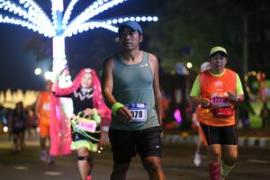 BIB: 2725, 978
                            <button type="button" onclick="openModal(16875359)" class="btn btn-primary btn-sm float-right btn-popup" data-toggle="modal" data-target=".modal-high-quality">
                        <i class="fas fa-shopping-cart"></i> Add to Cart
                    </button>
                                            <button type="button" onclick="isThisMe(16875359, true)" class="btn btn-success btn-sm float-right btn-popup btn-isme hidden" data-toggle="tooltip" data-placement="bottom" title="นี่คือรูปของคุณใช่ไหม คลิกที่นี่เพื่อเอาเข้าอัลบั้ม">
                        <i class="fas fa-plus"></i> Add to album
                    </button>
                    <button type="button" onclick="isThisMe(16875359, false)" class="btn btn-warning btn-sm float-right btn-popup btn-isnotme hidden">
                        <i class="fas fa-ban"></i> Remove from album
                    </button>