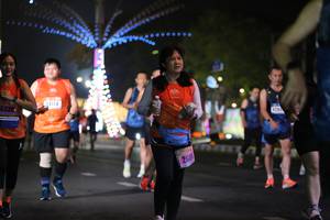 BIB: 6330, 2414, 260
                            <button type="button" onclick="openModal(16884118)" class="btn btn-primary btn-sm float-right btn-popup" data-toggle="modal" data-target=".modal-high-quality">
                        <i class="fas fa-shopping-cart"></i> Add to Cart
                    </button>
                                            <button type="button" onclick="isThisMe(16884118, true)" class="btn btn-success btn-sm float-right btn-popup btn-isme hidden" data-toggle="tooltip" data-placement="bottom" title="นี่คือรูปของคุณใช่ไหม คลิกที่นี่เพื่อเอาเข้าอัลบั้ม">
                        <i class="fas fa-plus"></i> Add to album
                    </button>
                    <button type="button" onclick="isThisMe(16884118, false)" class="btn btn-warning btn-sm float-right btn-popup btn-isnotme hidden">
                        <i class="fas fa-ban"></i> Remove from album
                    </button>