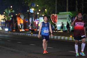BIB: 42330
                            <button type="button" onclick="openModal(16960413)" class="btn btn-primary btn-sm float-right btn-popup" data-toggle="modal" data-target=".modal-high-quality">
                        <i class="fas fa-shopping-cart"></i> Add to Cart
                    </button>
                                            <button type="button" onclick="isThisMe(16960413, true)" class="btn btn-success btn-sm float-right btn-popup btn-isme hidden" data-toggle="tooltip" data-placement="bottom" title="นี่คือรูปของคุณใช่ไหม คลิกที่นี่เพื่อเอาเข้าอัลบั้ม">
                        <i class="fas fa-plus"></i> Add to album
                    </button>
                    <button type="button" onclick="isThisMe(16960413, false)" class="btn btn-warning btn-sm float-right btn-popup btn-isnotme hidden">
                        <i class="fas fa-ban"></i> Remove from album
                    </button>