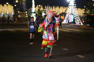 BIB: 42818
                            <button type="button" onclick="openModal(16972532)" class="btn btn-primary btn-sm float-right btn-popup" data-toggle="modal" data-target=".modal-high-quality">
                        <i class="fas fa-shopping-cart"></i> Add to Cart
                    </button>
                                            <button type="button" onclick="isThisMe(16972532, true)" class="btn btn-success btn-sm float-right btn-popup btn-isme hidden" data-toggle="tooltip" data-placement="bottom" title="นี่คือรูปของคุณใช่ไหม คลิกที่นี่เพื่อเอาเข้าอัลบั้ม">
                        <i class="fas fa-plus"></i> Add to album
                    </button>
                    <button type="button" onclick="isThisMe(16972532, false)" class="btn btn-warning btn-sm float-right btn-popup btn-isnotme hidden">
                        <i class="fas fa-ban"></i> Remove from album
                    </button>