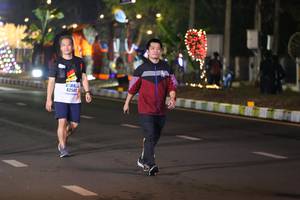 BIB: 42505
                            <button type="button" onclick="openModal(16971131)" class="btn btn-primary btn-sm float-right btn-popup" data-toggle="modal" data-target=".modal-high-quality">
                        <i class="fas fa-shopping-cart"></i> Add to Cart
                    </button>
                                            <button type="button" onclick="isThisMe(16971131, true)" class="btn btn-success btn-sm float-right btn-popup btn-isme hidden" data-toggle="tooltip" data-placement="bottom" title="นี่คือรูปของคุณใช่ไหม คลิกที่นี่เพื่อเอาเข้าอัลบั้ม">
                        <i class="fas fa-plus"></i> Add to album
                    </button>
                    <button type="button" onclick="isThisMe(16971131, false)" class="btn btn-warning btn-sm float-right btn-popup btn-isnotme hidden">
                        <i class="fas fa-ban"></i> Remove from album
                    </button>