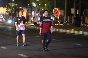 BIB: 42505
                            <button type="button" onclick="openModal(16971160)" class="btn btn-primary btn-sm float-right btn-popup" data-toggle="modal" data-target=".modal-high-quality">
                        <i class="fas fa-shopping-cart"></i> Add to Cart
                    </button>
                                            <button type="button" onclick="isThisMe(16971160, true)" class="btn btn-success btn-sm float-right btn-popup btn-isme hidden" data-toggle="tooltip" data-placement="bottom" title="นี่คือรูปของคุณใช่ไหม คลิกที่นี่เพื่อเอาเข้าอัลบั้ม">
                        <i class="fas fa-plus"></i> Add to album
                    </button>
                    <button type="button" onclick="isThisMe(16971160, false)" class="btn btn-warning btn-sm float-right btn-popup btn-isnotme hidden">
                        <i class="fas fa-ban"></i> Remove from album
                    </button>