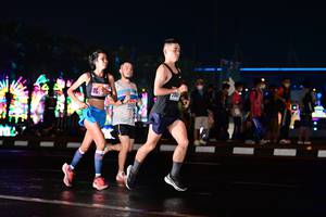 BIB: 206, 242
                            <button type="button" onclick="openModal(17679091)" class="btn btn-primary btn-sm float-right btn-popup" data-toggle="modal" data-target=".modal-high-quality">
                        <i class="fas fa-shopping-cart"></i> Add to Cart
                    </button>
                                            <button type="button" onclick="isThisMe(17679091, true)" class="btn btn-success btn-sm float-right btn-popup btn-isme hidden" data-toggle="tooltip" data-placement="bottom" title="นี่คือรูปของคุณใช่ไหม คลิกที่นี่เพื่อเอาเข้าอัลบั้ม">
                        <i class="fas fa-plus"></i> Add to album
                    </button>
                    <button type="button" onclick="isThisMe(17679091, false)" class="btn btn-warning btn-sm float-right btn-popup btn-isnotme hidden">
                        <i class="fas fa-ban"></i> Remove from album
                    </button>