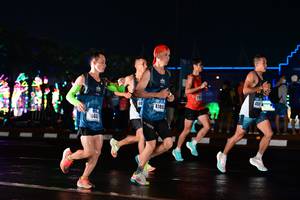 BIB: 4188
                            <button type="button" onclick="openModal(17679073)" class="btn btn-primary btn-sm float-right btn-popup" data-toggle="modal" data-target=".modal-high-quality">
                        <i class="fas fa-shopping-cart"></i> Add to Cart
                    </button>
                                            <button type="button" onclick="isThisMe(17679073, true)" class="btn btn-success btn-sm float-right btn-popup btn-isme hidden" data-toggle="tooltip" data-placement="bottom" title="นี่คือรูปของคุณใช่ไหม คลิกที่นี่เพื่อเอาเข้าอัลบั้ม">
                        <i class="fas fa-plus"></i> Add to album
                    </button>
                    <button type="button" onclick="isThisMe(17679073, false)" class="btn btn-warning btn-sm float-right btn-popup btn-isnotme hidden">
                        <i class="fas fa-ban"></i> Remove from album
                    </button>