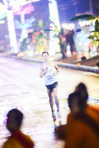 BIB: 40050
                            <button type="button" onclick="openModal(17877116)" class="btn btn-primary btn-sm float-right btn-popup" data-toggle="modal" data-target=".modal-high-quality">
                        <i class="fas fa-shopping-cart"></i> Add to Cart
                    </button>
                                            <button type="button" onclick="isThisMe(17877116, true)" class="btn btn-success btn-sm float-right btn-popup btn-isme hidden" data-toggle="tooltip" data-placement="bottom" title="นี่คือรูปของคุณใช่ไหม คลิกที่นี่เพื่อเอาเข้าอัลบั้ม">
                        <i class="fas fa-plus"></i> Add to album
                    </button>
                    <button type="button" onclick="isThisMe(17877116, false)" class="btn btn-warning btn-sm float-right btn-popup btn-isnotme hidden">
                        <i class="fas fa-ban"></i> Remove from album
                    </button>