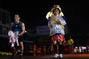 BIB: 6492, 407
                            <button type="button" onclick="openModal(17193866)" class="btn btn-primary btn-sm float-right btn-popup" data-toggle="modal" data-target=".modal-high-quality">
                        <i class="fas fa-shopping-cart"></i> Add to Cart
                    </button>
                                            <button type="button" onclick="isThisMe(17193866, true)" class="btn btn-success btn-sm float-right btn-popup btn-isme hidden" data-toggle="tooltip" data-placement="bottom" title="นี่คือรูปของคุณใช่ไหม คลิกที่นี่เพื่อเอาเข้าอัลบั้ม">
                        <i class="fas fa-plus"></i> Add to album
                    </button>
                    <button type="button" onclick="isThisMe(17193866, false)" class="btn btn-warning btn-sm float-right btn-popup btn-isnotme hidden">
                        <i class="fas fa-ban"></i> Remove from album
                    </button>