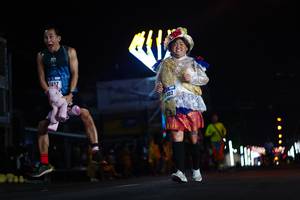 BIB: 1407, 102
                            <button type="button" onclick="openModal(17193835)" class="btn btn-primary btn-sm float-right btn-popup" data-toggle="modal" data-target=".modal-high-quality">
                        <i class="fas fa-shopping-cart"></i> Add to Cart
                    </button>
                                            <button type="button" onclick="isThisMe(17193835, true)" class="btn btn-success btn-sm float-right btn-popup btn-isme hidden" data-toggle="tooltip" data-placement="bottom" title="นี่คือรูปของคุณใช่ไหม คลิกที่นี่เพื่อเอาเข้าอัลบั้ม">
                        <i class="fas fa-plus"></i> Add to album
                    </button>
                    <button type="button" onclick="isThisMe(17193835, false)" class="btn btn-warning btn-sm float-right btn-popup btn-isnotme hidden">
                        <i class="fas fa-ban"></i> Remove from album
                    </button>