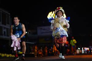 BIB: 1407, 402
                            <button type="button" onclick="openModal(17193844)" class="btn btn-primary btn-sm float-right btn-popup" data-toggle="modal" data-target=".modal-high-quality">
                        <i class="fas fa-shopping-cart"></i> Add to Cart
                    </button>
                                            <button type="button" onclick="isThisMe(17193844, true)" class="btn btn-success btn-sm float-right btn-popup btn-isme hidden" data-toggle="tooltip" data-placement="bottom" title="นี่คือรูปของคุณใช่ไหม คลิกที่นี่เพื่อเอาเข้าอัลบั้ม">
                        <i class="fas fa-plus"></i> Add to album
                    </button>
                    <button type="button" onclick="isThisMe(17193844, false)" class="btn btn-warning btn-sm float-right btn-popup btn-isnotme hidden">
                        <i class="fas fa-ban"></i> Remove from album
                    </button>