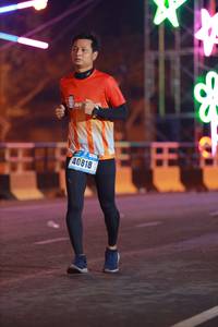 BIB: 40818
                            <button type="button" onclick="openModal(16842929)" class="btn btn-primary btn-sm float-right btn-popup" data-toggle="modal" data-target=".modal-high-quality">
                        <i class="fas fa-shopping-cart"></i> Add to Cart
                    </button>
                                            <button type="button" onclick="isThisMe(16842929, true)" class="btn btn-success btn-sm float-right btn-popup btn-isme hidden" data-toggle="tooltip" data-placement="bottom" title="นี่คือรูปของคุณใช่ไหม คลิกที่นี่เพื่อเอาเข้าอัลบั้ม">
                        <i class="fas fa-plus"></i> Add to album
                    </button>
                    <button type="button" onclick="isThisMe(16842929, false)" class="btn btn-warning btn-sm float-right btn-popup btn-isnotme hidden">
                        <i class="fas fa-ban"></i> Remove from album
                    </button>