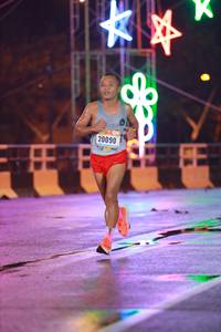 BIB: 20090
                            <button type="button" onclick="openModal(16774938)" class="btn btn-primary btn-sm float-right btn-popup" data-toggle="modal" data-target=".modal-high-quality">
                        <i class="fas fa-shopping-cart"></i> Add to Cart
                    </button>
                                            <button type="button" onclick="isThisMe(16774938, true)" class="btn btn-success btn-sm float-right btn-popup btn-isme hidden" data-toggle="tooltip" data-placement="bottom" title="นี่คือรูปของคุณใช่ไหม คลิกที่นี่เพื่อเอาเข้าอัลบั้ม">
                        <i class="fas fa-plus"></i> Add to album
                    </button>
                    <button type="button" onclick="isThisMe(16774938, false)" class="btn btn-warning btn-sm float-right btn-popup btn-isnotme hidden">
                        <i class="fas fa-ban"></i> Remove from album
                    </button>