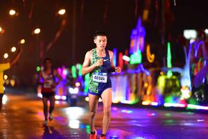 BIB: 40944
                            <button type="button" onclick="openModal(16366281)" class="btn btn-primary btn-sm float-right btn-popup" data-toggle="modal" data-target=".modal-high-quality">
                        <i class="fas fa-shopping-cart"></i> Add to Cart
                    </button>
                                            <button type="button" onclick="isThisMe(16366281, true)" class="btn btn-success btn-sm float-right btn-popup btn-isme hidden" data-toggle="tooltip" data-placement="bottom" title="นี่คือรูปของคุณใช่ไหม คลิกที่นี่เพื่อเอาเข้าอัลบั้ม">
                        <i class="fas fa-plus"></i> Add to album
                    </button>
                    <button type="button" onclick="isThisMe(16366281, false)" class="btn btn-warning btn-sm float-right btn-popup btn-isnotme hidden">
                        <i class="fas fa-ban"></i> Remove from album
                    </button>