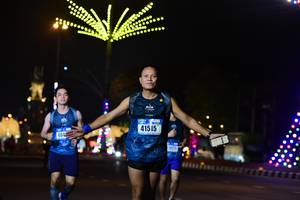 BIB: 41515, 404, 1977
                            <button type="button" onclick="openModal(17512216)" class="btn btn-primary btn-sm float-right btn-popup" data-toggle="modal" data-target=".modal-high-quality">
                        <i class="fas fa-shopping-cart"></i> Add to Cart
                    </button>
                                            <button type="button" onclick="isThisMe(17512216, true)" class="btn btn-success btn-sm float-right btn-popup btn-isme hidden" data-toggle="tooltip" data-placement="bottom" title="นี่คือรูปของคุณใช่ไหม คลิกที่นี่เพื่อเอาเข้าอัลบั้ม">
                        <i class="fas fa-plus"></i> Add to album
                    </button>
                    <button type="button" onclick="isThisMe(17512216, false)" class="btn btn-warning btn-sm float-right btn-popup btn-isnotme hidden">
                        <i class="fas fa-ban"></i> Remove from album
                    </button>