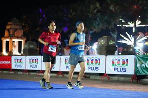 BIB: 410, 78403
                            <button type="button" onclick="openModal(17172561)" class="btn btn-primary btn-sm float-right btn-popup" data-toggle="modal" data-target=".modal-high-quality">
                        <i class="fas fa-shopping-cart"></i> Add to Cart
                    </button>
                                            <button type="button" onclick="isThisMe(17172561, true)" class="btn btn-success btn-sm float-right btn-popup btn-isme hidden" data-toggle="tooltip" data-placement="bottom" title="นี่คือรูปของคุณใช่ไหม คลิกที่นี่เพื่อเอาเข้าอัลบั้ม">
                        <i class="fas fa-plus"></i> Add to album
                    </button>
                    <button type="button" onclick="isThisMe(17172561, false)" class="btn btn-warning btn-sm float-right btn-popup btn-isnotme hidden">
                        <i class="fas fa-ban"></i> Remove from album
                    </button>