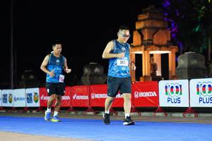 BIB: 303
                            <button type="button" onclick="openModal(17176104)" class="btn btn-primary btn-sm float-right btn-popup" data-toggle="modal" data-target=".modal-high-quality">
                        <i class="fas fa-shopping-cart"></i> Add to Cart
                    </button>
                                            <button type="button" onclick="isThisMe(17176104, true)" class="btn btn-success btn-sm float-right btn-popup btn-isme hidden" data-toggle="tooltip" data-placement="bottom" title="นี่คือรูปของคุณใช่ไหม คลิกที่นี่เพื่อเอาเข้าอัลบั้ม">
                        <i class="fas fa-plus"></i> Add to album
                    </button>
                    <button type="button" onclick="isThisMe(17176104, false)" class="btn btn-warning btn-sm float-right btn-popup btn-isnotme hidden">
                        <i class="fas fa-ban"></i> Remove from album
                    </button>