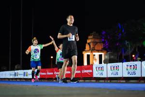 BIB: 4318
                            <button type="button" onclick="openModal(17170069)" class="btn btn-primary btn-sm float-right btn-popup" data-toggle="modal" data-target=".modal-high-quality">
                        <i class="fas fa-shopping-cart"></i> Add to Cart
                    </button>
                                            <button type="button" onclick="isThisMe(17170069, true)" class="btn btn-success btn-sm float-right btn-popup btn-isme hidden" data-toggle="tooltip" data-placement="bottom" title="นี่คือรูปของคุณใช่ไหม คลิกที่นี่เพื่อเอาเข้าอัลบั้ม">
                        <i class="fas fa-plus"></i> Add to album
                    </button>
                    <button type="button" onclick="isThisMe(17170069, false)" class="btn btn-warning btn-sm float-right btn-popup btn-isnotme hidden">
                        <i class="fas fa-ban"></i> Remove from album
                    </button>