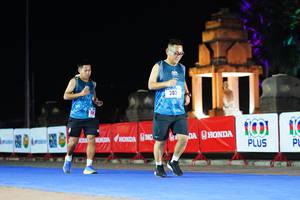 BIB: 303
                            <button type="button" onclick="openModal(17176109)" class="btn btn-primary btn-sm float-right btn-popup" data-toggle="modal" data-target=".modal-high-quality">
                        <i class="fas fa-shopping-cart"></i> Add to Cart
                    </button>
                                            <button type="button" onclick="isThisMe(17176109, true)" class="btn btn-success btn-sm float-right btn-popup btn-isme hidden" data-toggle="tooltip" data-placement="bottom" title="นี่คือรูปของคุณใช่ไหม คลิกที่นี่เพื่อเอาเข้าอัลบั้ม">
                        <i class="fas fa-plus"></i> Add to album
                    </button>
                    <button type="button" onclick="isThisMe(17176109, false)" class="btn btn-warning btn-sm float-right btn-popup btn-isnotme hidden">
                        <i class="fas fa-ban"></i> Remove from album
                    </button>