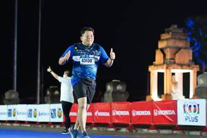 BIB: 43130
                            <button type="button" onclick="openModal(17176513)" class="btn btn-primary btn-sm float-right btn-popup" data-toggle="modal" data-target=".modal-high-quality">
                        <i class="fas fa-shopping-cart"></i> Add to Cart
                    </button>
                                            <button type="button" onclick="isThisMe(17176513, true)" class="btn btn-success btn-sm float-right btn-popup btn-isme hidden" data-toggle="tooltip" data-placement="bottom" title="นี่คือรูปของคุณใช่ไหม คลิกที่นี่เพื่อเอาเข้าอัลบั้ม">
                        <i class="fas fa-plus"></i> Add to album
                    </button>
                    <button type="button" onclick="isThisMe(17176513, false)" class="btn btn-warning btn-sm float-right btn-popup btn-isnotme hidden">
                        <i class="fas fa-ban"></i> Remove from album
                    </button>