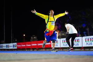 BIB: 433
                            <button type="button" onclick="openModal(17168017)" class="btn btn-primary btn-sm float-right btn-popup" data-toggle="modal" data-target=".modal-high-quality">
                        <i class="fas fa-shopping-cart"></i> Add to Cart
                    </button>
                                            <button type="button" onclick="isThisMe(17168017, true)" class="btn btn-success btn-sm float-right btn-popup btn-isme hidden" data-toggle="tooltip" data-placement="bottom" title="นี่คือรูปของคุณใช่ไหม คลิกที่นี่เพื่อเอาเข้าอัลบั้ม">
                        <i class="fas fa-plus"></i> Add to album
                    </button>
                    <button type="button" onclick="isThisMe(17168017, false)" class="btn btn-warning btn-sm float-right btn-popup btn-isnotme hidden">
                        <i class="fas fa-ban"></i> Remove from album
                    </button>