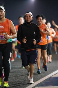 BIB: 221
                            <button type="button" onclick="openModal(16109632)" class="btn btn-primary btn-sm float-right btn-popup" data-toggle="modal" data-target=".modal-high-quality">
                        <i class="fas fa-shopping-cart"></i> Add to Cart
                    </button>
                                            <button type="button" onclick="isThisMe(16109632, true)" class="btn btn-success btn-sm float-right btn-popup btn-isme hidden" data-toggle="tooltip" data-placement="bottom" title="นี่คือรูปของคุณใช่ไหม คลิกที่นี่เพื่อเอาเข้าอัลบั้ม">
                        <i class="fas fa-plus"></i> Add to album
                    </button>
                    <button type="button" onclick="isThisMe(16109632, false)" class="btn btn-warning btn-sm float-right btn-popup btn-isnotme hidden">
                        <i class="fas fa-ban"></i> Remove from album
                    </button>