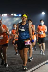 BIB: 260
                            <button type="button" onclick="openModal(16140953)" class="btn btn-primary btn-sm float-right btn-popup" data-toggle="modal" data-target=".modal-high-quality">
                        <i class="fas fa-shopping-cart"></i> Add to Cart
                    </button>
                                            <button type="button" onclick="isThisMe(16140953, true)" class="btn btn-success btn-sm float-right btn-popup btn-isme hidden" data-toggle="tooltip" data-placement="bottom" title="นี่คือรูปของคุณใช่ไหม คลิกที่นี่เพื่อเอาเข้าอัลบั้ม">
                        <i class="fas fa-plus"></i> Add to album
                    </button>
                    <button type="button" onclick="isThisMe(16140953, false)" class="btn btn-warning btn-sm float-right btn-popup btn-isnotme hidden">
                        <i class="fas fa-ban"></i> Remove from album
                    </button>