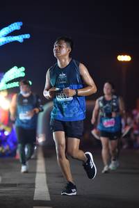 BIB: 4244
                            <button type="button" onclick="openModal(18004773)" class="btn btn-primary btn-sm float-right btn-popup" data-toggle="modal" data-target=".modal-high-quality">
                        <i class="fas fa-shopping-cart"></i> Add to Cart
                    </button>
                                            <button type="button" onclick="isThisMe(18004773, true)" class="btn btn-success btn-sm float-right btn-popup btn-isme hidden" data-toggle="tooltip" data-placement="bottom" title="นี่คือรูปของคุณใช่ไหม คลิกที่นี่เพื่อเอาเข้าอัลบั้ม">
                        <i class="fas fa-plus"></i> Add to album
                    </button>
                    <button type="button" onclick="isThisMe(18004773, false)" class="btn btn-warning btn-sm float-right btn-popup btn-isnotme hidden">
                        <i class="fas fa-ban"></i> Remove from album
                    </button>