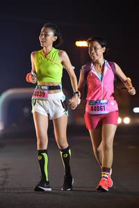 BIB: 4039, 44061
                            <button type="button" onclick="openModal(18004915)" class="btn btn-primary btn-sm float-right btn-popup" data-toggle="modal" data-target=".modal-high-quality">
                        <i class="fas fa-shopping-cart"></i> Add to Cart
                    </button>
                                            <button type="button" onclick="isThisMe(18004915, true)" class="btn btn-success btn-sm float-right btn-popup btn-isme hidden" data-toggle="tooltip" data-placement="bottom" title="นี่คือรูปของคุณใช่ไหม คลิกที่นี่เพื่อเอาเข้าอัลบั้ม">
                        <i class="fas fa-plus"></i> Add to album
                    </button>
                    <button type="button" onclick="isThisMe(18004915, false)" class="btn btn-warning btn-sm float-right btn-popup btn-isnotme hidden">
                        <i class="fas fa-ban"></i> Remove from album
                    </button>