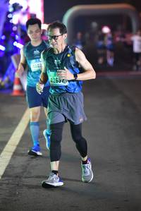 BIB: 4040, 42652
                            <button type="button" onclick="openModal(18007142)" class="btn btn-primary btn-sm float-right btn-popup" data-toggle="modal" data-target=".modal-high-quality">
                        <i class="fas fa-shopping-cart"></i> Add to Cart
                    </button>
                                            <button type="button" onclick="isThisMe(18007142, true)" class="btn btn-success btn-sm float-right btn-popup btn-isme hidden" data-toggle="tooltip" data-placement="bottom" title="นี่คือรูปของคุณใช่ไหม คลิกที่นี่เพื่อเอาเข้าอัลบั้ม">
                        <i class="fas fa-plus"></i> Add to album
                    </button>
                    <button type="button" onclick="isThisMe(18007142, false)" class="btn btn-warning btn-sm float-right btn-popup btn-isnotme hidden">
                        <i class="fas fa-ban"></i> Remove from album
                    </button>