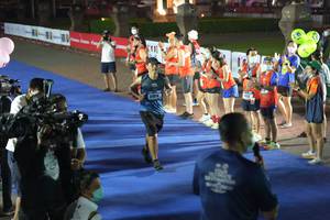 BIB: 26350, 2159
                            <button type="button" onclick="openModal(16111677)" class="btn btn-primary btn-sm float-right btn-popup" data-toggle="modal" data-target=".modal-high-quality">
                        <i class="fas fa-shopping-cart"></i> Add to Cart
                    </button>
                                            <button type="button" onclick="isThisMe(16111677, true)" class="btn btn-success btn-sm float-right btn-popup btn-isme hidden" data-toggle="tooltip" data-placement="bottom" title="นี่คือรูปของคุณใช่ไหม คลิกที่นี่เพื่อเอาเข้าอัลบั้ม">
                        <i class="fas fa-plus"></i> Add to album
                    </button>
                    <button type="button" onclick="isThisMe(16111677, false)" class="btn btn-warning btn-sm float-right btn-popup btn-isnotme hidden">
                        <i class="fas fa-ban"></i> Remove from album
                    </button>