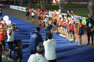 BIB: 215, 201, 22440, 09553
                            <button type="button" onclick="openModal(16112202)" class="btn btn-primary btn-sm float-right btn-popup" data-toggle="modal" data-target=".modal-high-quality">
                        <i class="fas fa-shopping-cart"></i> Add to Cart
                    </button>
                                            <button type="button" onclick="isThisMe(16112202, true)" class="btn btn-success btn-sm float-right btn-popup btn-isme hidden" data-toggle="tooltip" data-placement="bottom" title="นี่คือรูปของคุณใช่ไหม คลิกที่นี่เพื่อเอาเข้าอัลบั้ม">
                        <i class="fas fa-plus"></i> Add to album
                    </button>
                    <button type="button" onclick="isThisMe(16112202, false)" class="btn btn-warning btn-sm float-right btn-popup btn-isnotme hidden">
                        <i class="fas fa-ban"></i> Remove from album
                    </button>