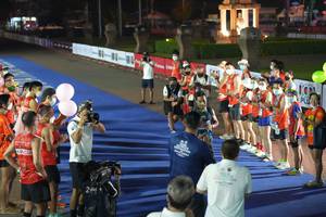 BIB: 26670, 24085, 21829, 21260
                            <button type="button" onclick="openModal(16112441)" class="btn btn-primary btn-sm float-right btn-popup" data-toggle="modal" data-target=".modal-high-quality">
                        <i class="fas fa-shopping-cart"></i> Add to Cart
                    </button>
                                            <button type="button" onclick="isThisMe(16112441, true)" class="btn btn-success btn-sm float-right btn-popup btn-isme hidden" data-toggle="tooltip" data-placement="bottom" title="นี่คือรูปของคุณใช่ไหม คลิกที่นี่เพื่อเอาเข้าอัลบั้ม">
                        <i class="fas fa-plus"></i> Add to album
                    </button>
                    <button type="button" onclick="isThisMe(16112441, false)" class="btn btn-warning btn-sm float-right btn-popup btn-isnotme hidden">
                        <i class="fas fa-ban"></i> Remove from album
                    </button>