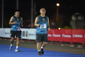 BIB: 24455
                            <button type="button" onclick="openModal(16107541)" class="btn btn-primary btn-sm float-right btn-popup" data-toggle="modal" data-target=".modal-high-quality">
                        <i class="fas fa-shopping-cart"></i> Add to Cart
                    </button>
                                            <button type="button" onclick="isThisMe(16107541, true)" class="btn btn-success btn-sm float-right btn-popup btn-isme hidden" data-toggle="tooltip" data-placement="bottom" title="นี่คือรูปของคุณใช่ไหม คลิกที่นี่เพื่อเอาเข้าอัลบั้ม">
                        <i class="fas fa-plus"></i> Add to album
                    </button>
                    <button type="button" onclick="isThisMe(16107541, false)" class="btn btn-warning btn-sm float-right btn-popup btn-isnotme hidden">
                        <i class="fas fa-ban"></i> Remove from album
                    </button>