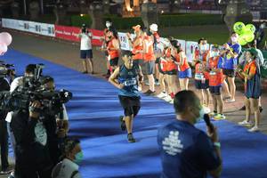 BIB: 6358, 23211, 21597, 26632
                            <button type="button" onclick="openModal(16111680)" class="btn btn-primary btn-sm float-right btn-popup" data-toggle="modal" data-target=".modal-high-quality">
                        <i class="fas fa-shopping-cart"></i> Add to Cart
                    </button>
                                            <button type="button" onclick="isThisMe(16111680, true)" class="btn btn-success btn-sm float-right btn-popup btn-isme hidden" data-toggle="tooltip" data-placement="bottom" title="นี่คือรูปของคุณใช่ไหม คลิกที่นี่เพื่อเอาเข้าอัลบั้ม">
                        <i class="fas fa-plus"></i> Add to album
                    </button>
                    <button type="button" onclick="isThisMe(16111680, false)" class="btn btn-warning btn-sm float-right btn-popup btn-isnotme hidden">
                        <i class="fas fa-ban"></i> Remove from album
                    </button>