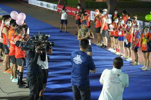 BIB: 2514, 27358
                            <button type="button" onclick="openModal(16111825)" class="btn btn-primary btn-sm float-right btn-popup" data-toggle="modal" data-target=".modal-high-quality">
                        <i class="fas fa-shopping-cart"></i> Add to Cart
                    </button>
                                            <button type="button" onclick="isThisMe(16111825, true)" class="btn btn-success btn-sm float-right btn-popup btn-isme hidden" data-toggle="tooltip" data-placement="bottom" title="นี่คือรูปของคุณใช่ไหม คลิกที่นี่เพื่อเอาเข้าอัลบั้ม">
                        <i class="fas fa-plus"></i> Add to album
                    </button>
                    <button type="button" onclick="isThisMe(16111825, false)" class="btn btn-warning btn-sm float-right btn-popup btn-isnotme hidden">
                        <i class="fas fa-ban"></i> Remove from album
                    </button>