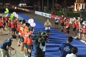 BIB: 4216, 3499, 23263
                            <button type="button" onclick="openModal(16111729)" class="btn btn-primary btn-sm float-right btn-popup" data-toggle="modal" data-target=".modal-high-quality">
                        <i class="fas fa-shopping-cart"></i> Add to Cart
                    </button>
                                            <button type="button" onclick="isThisMe(16111729, true)" class="btn btn-success btn-sm float-right btn-popup btn-isme hidden" data-toggle="tooltip" data-placement="bottom" title="นี่คือรูปของคุณใช่ไหม คลิกที่นี่เพื่อเอาเข้าอัลบั้ม">
                        <i class="fas fa-plus"></i> Add to album
                    </button>
                    <button type="button" onclick="isThisMe(16111729, false)" class="btn btn-warning btn-sm float-right btn-popup btn-isnotme hidden">
                        <i class="fas fa-ban"></i> Remove from album
                    </button>