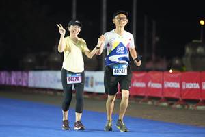 BIB: 40743, 44370
                            <button type="button" onclick="openModal(18011502)" class="btn btn-primary btn-sm float-right btn-popup" data-toggle="modal" data-target=".modal-high-quality">
                        <i class="fas fa-shopping-cart"></i> Add to Cart
                    </button>
                                            <button type="button" onclick="isThisMe(18011502, true)" class="btn btn-success btn-sm float-right btn-popup btn-isme hidden" data-toggle="tooltip" data-placement="bottom" title="นี่คือรูปของคุณใช่ไหม คลิกที่นี่เพื่อเอาเข้าอัลบั้ม">
                        <i class="fas fa-plus"></i> Add to album
                    </button>
                    <button type="button" onclick="isThisMe(18011502, false)" class="btn btn-warning btn-sm float-right btn-popup btn-isnotme hidden">
                        <i class="fas fa-ban"></i> Remove from album
                    </button>