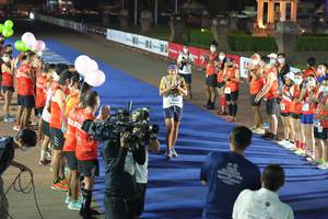 BIB: 7940
                            <button type="button" onclick="openModal(18015357)" class="btn btn-primary btn-sm float-right btn-popup" data-toggle="modal" data-target=".modal-high-quality">
                        <i class="fas fa-shopping-cart"></i> Add to Cart
                    </button>
                                            <button type="button" onclick="isThisMe(18015357, true)" class="btn btn-success btn-sm float-right btn-popup btn-isme hidden" data-toggle="tooltip" data-placement="bottom" title="นี่คือรูปของคุณใช่ไหม คลิกที่นี่เพื่อเอาเข้าอัลบั้ม">
                        <i class="fas fa-plus"></i> Add to album
                    </button>
                    <button type="button" onclick="isThisMe(18015357, false)" class="btn btn-warning btn-sm float-right btn-popup btn-isnotme hidden">
                        <i class="fas fa-ban"></i> Remove from album
                    </button>