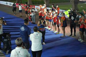 BIB: 261
                            <button type="button" onclick="openModal(18015422)" class="btn btn-primary btn-sm float-right btn-popup" data-toggle="modal" data-target=".modal-high-quality">
                        <i class="fas fa-shopping-cart"></i> Add to Cart
                    </button>
                                            <button type="button" onclick="isThisMe(18015422, true)" class="btn btn-success btn-sm float-right btn-popup btn-isme hidden" data-toggle="tooltip" data-placement="bottom" title="นี่คือรูปของคุณใช่ไหม คลิกที่นี่เพื่อเอาเข้าอัลบั้ม">
                        <i class="fas fa-plus"></i> Add to album
                    </button>
                    <button type="button" onclick="isThisMe(18015422, false)" class="btn btn-warning btn-sm float-right btn-popup btn-isnotme hidden">
                        <i class="fas fa-ban"></i> Remove from album
                    </button>