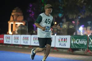 BIB: 4134
                            <button type="button" onclick="openModal(18014369)" class="btn btn-primary btn-sm float-right btn-popup" data-toggle="modal" data-target=".modal-high-quality">
                        <i class="fas fa-shopping-cart"></i> Add to Cart
                    </button>
                                            <button type="button" onclick="isThisMe(18014369, true)" class="btn btn-success btn-sm float-right btn-popup btn-isme hidden" data-toggle="tooltip" data-placement="bottom" title="นี่คือรูปของคุณใช่ไหม คลิกที่นี่เพื่อเอาเข้าอัลบั้ม">
                        <i class="fas fa-plus"></i> Add to album
                    </button>
                    <button type="button" onclick="isThisMe(18014369, false)" class="btn btn-warning btn-sm float-right btn-popup btn-isnotme hidden">
                        <i class="fas fa-ban"></i> Remove from album
                    </button>