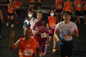 BIB: 25739, 23928, 64225, 21002
                            <button type="button" onclick="openModal(17937543)" class="btn btn-primary btn-sm float-right btn-popup" data-toggle="modal" data-target=".modal-high-quality">
                        <i class="fas fa-shopping-cart"></i> Add to Cart
                    </button>
                                            <button type="button" onclick="isThisMe(17937543, true)" class="btn btn-success btn-sm float-right btn-popup btn-isme hidden" data-toggle="tooltip" data-placement="bottom" title="นี่คือรูปของคุณใช่ไหม คลิกที่นี่เพื่อเอาเข้าอัลบั้ม">
                        <i class="fas fa-plus"></i> Add to album
                    </button>
                    <button type="button" onclick="isThisMe(17937543, false)" class="btn btn-warning btn-sm float-right btn-popup btn-isnotme hidden">
                        <i class="fas fa-ban"></i> Remove from album
                    </button>