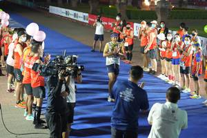 BIB: 79401
                            <button type="button" onclick="openModal(18015365)" class="btn btn-primary btn-sm float-right btn-popup" data-toggle="modal" data-target=".modal-high-quality">
                        <i class="fas fa-shopping-cart"></i> Add to Cart
                    </button>
                                            <button type="button" onclick="isThisMe(18015365, true)" class="btn btn-success btn-sm float-right btn-popup btn-isme hidden" data-toggle="tooltip" data-placement="bottom" title="นี่คือรูปของคุณใช่ไหม คลิกที่นี่เพื่อเอาเข้าอัลบั้ม">
                        <i class="fas fa-plus"></i> Add to album
                    </button>
                    <button type="button" onclick="isThisMe(18015365, false)" class="btn btn-warning btn-sm float-right btn-popup btn-isnotme hidden">
                        <i class="fas fa-ban"></i> Remove from album
                    </button>