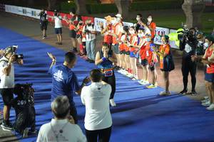 BIB: 267
                            <button type="button" onclick="openModal(18015419)" class="btn btn-primary btn-sm float-right btn-popup" data-toggle="modal" data-target=".modal-high-quality">
                        <i class="fas fa-shopping-cart"></i> Add to Cart
                    </button>
                                            <button type="button" onclick="isThisMe(18015419, true)" class="btn btn-success btn-sm float-right btn-popup btn-isme hidden" data-toggle="tooltip" data-placement="bottom" title="นี่คือรูปของคุณใช่ไหม คลิกที่นี่เพื่อเอาเข้าอัลบั้ม">
                        <i class="fas fa-plus"></i> Add to album
                    </button>
                    <button type="button" onclick="isThisMe(18015419, false)" class="btn btn-warning btn-sm float-right btn-popup btn-isnotme hidden">
                        <i class="fas fa-ban"></i> Remove from album
                    </button>