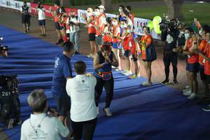 BIB: 261
                            <button type="button" onclick="openModal(18015434)" class="btn btn-primary btn-sm float-right btn-popup" data-toggle="modal" data-target=".modal-high-quality">
                        <i class="fas fa-shopping-cart"></i> Add to Cart
                    </button>
                                            <button type="button" onclick="isThisMe(18015434, true)" class="btn btn-success btn-sm float-right btn-popup btn-isme hidden" data-toggle="tooltip" data-placement="bottom" title="นี่คือรูปของคุณใช่ไหม คลิกที่นี่เพื่อเอาเข้าอัลบั้ม">
                        <i class="fas fa-plus"></i> Add to album
                    </button>
                    <button type="button" onclick="isThisMe(18015434, false)" class="btn btn-warning btn-sm float-right btn-popup btn-isnotme hidden">
                        <i class="fas fa-ban"></i> Remove from album
                    </button>