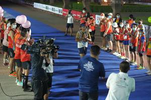 BIB: 79413
                            <button type="button" onclick="openModal(18015369)" class="btn btn-primary btn-sm float-right btn-popup" data-toggle="modal" data-target=".modal-high-quality">
                        <i class="fas fa-shopping-cart"></i> Add to Cart
                    </button>
                                            <button type="button" onclick="isThisMe(18015369, true)" class="btn btn-success btn-sm float-right btn-popup btn-isme hidden" data-toggle="tooltip" data-placement="bottom" title="นี่คือรูปของคุณใช่ไหม คลิกที่นี่เพื่อเอาเข้าอัลบั้ม">
                        <i class="fas fa-plus"></i> Add to album
                    </button>
                    <button type="button" onclick="isThisMe(18015369, false)" class="btn btn-warning btn-sm float-right btn-popup btn-isnotme hidden">
                        <i class="fas fa-ban"></i> Remove from album
                    </button>