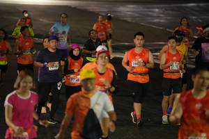 BIB: 240
                            <button type="button" onclick="openModal(17935967)" class="btn btn-primary btn-sm float-right btn-popup" data-toggle="modal" data-target=".modal-high-quality">
                        <i class="fas fa-shopping-cart"></i> Add to Cart
                    </button>
                                            <button type="button" onclick="isThisMe(17935967, true)" class="btn btn-success btn-sm float-right btn-popup btn-isme hidden" data-toggle="tooltip" data-placement="bottom" title="นี่คือรูปของคุณใช่ไหม คลิกที่นี่เพื่อเอาเข้าอัลบั้ม">
                        <i class="fas fa-plus"></i> Add to album
                    </button>
                    <button type="button" onclick="isThisMe(17935967, false)" class="btn btn-warning btn-sm float-right btn-popup btn-isnotme hidden">
                        <i class="fas fa-ban"></i> Remove from album
                    </button>